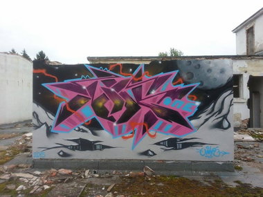 Graffiti Wall - Photo by pannonian - Niks