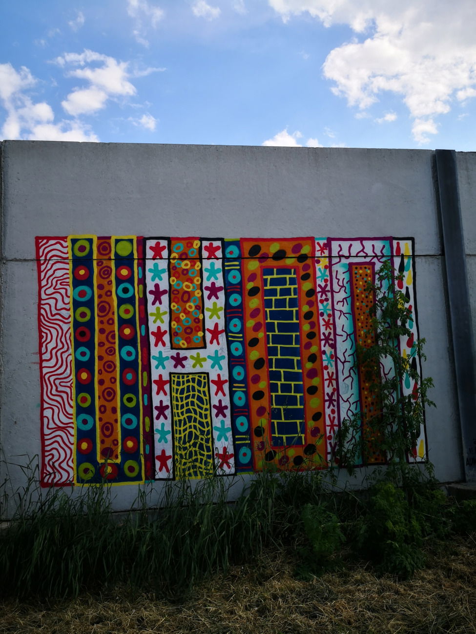 Graffiti Wall - Photo by pannonian - uhone, uhon, uh