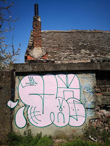 Graffiti Wall - Photo by pannonian - uh, uhone, graffiti