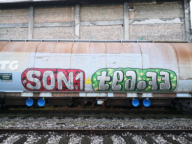 Graffiti Wall - Photo by pannonian - son1, tea73