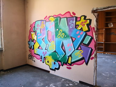 Graffiti Wall - Photo by pannonian - pow