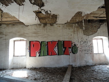 Graffiti Wall - Photo by pannonian - Paket