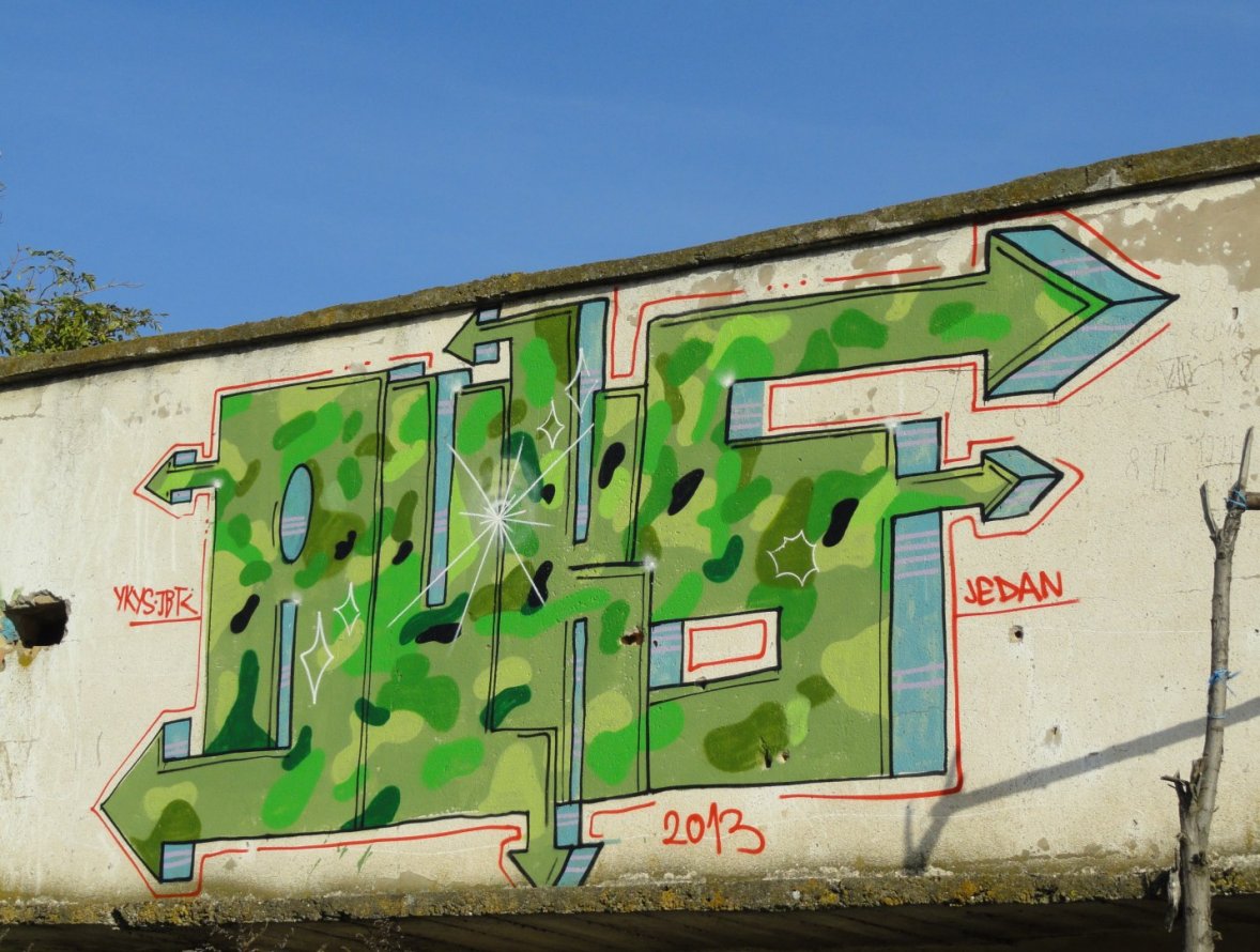 Graffiti Bombing - Photo by pannonian - Auks (2013)