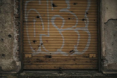 Graffiti Bombing - Photo by pannonian - Argon, Kma, Door