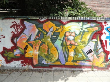 Graffiti Wall - Photo by pannonian - Gotik, Gene (2011)