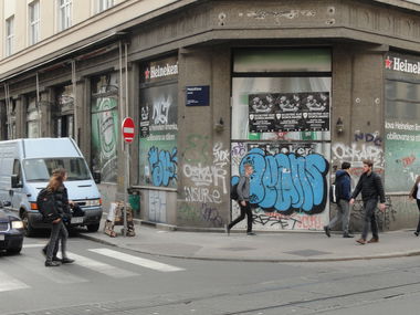 Graffiti Wall in ZAGREB - Photo by pannonian - šund, jeans (2013)