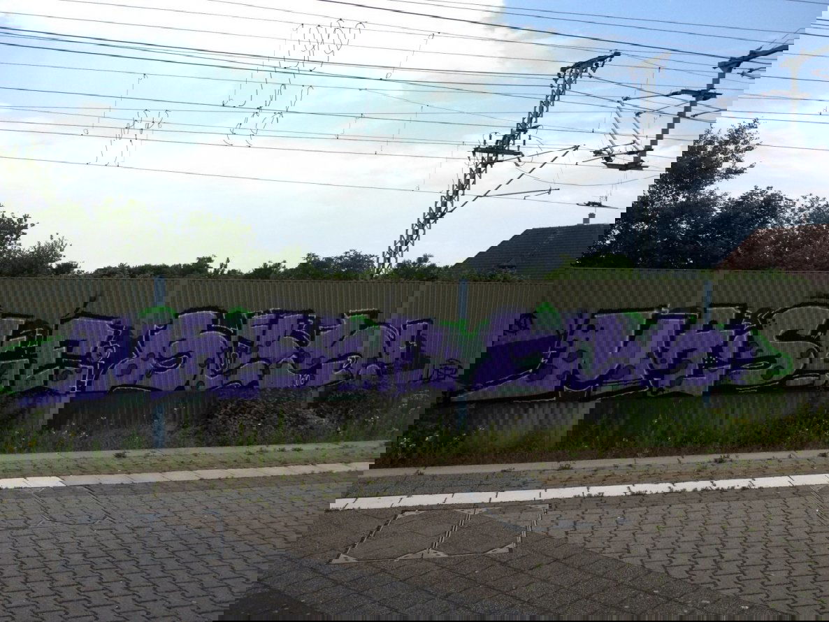 Graffiti Wall - Photo by panzerknacker - beks, maske, gif