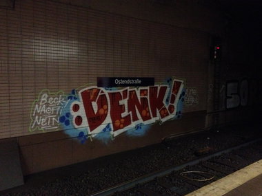 Graffiti Wall - Photo by panzerknacker - Denk, 1up