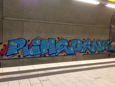 Graffiti Bombing - Photo by panzerknacker - Rime, denk, 1up