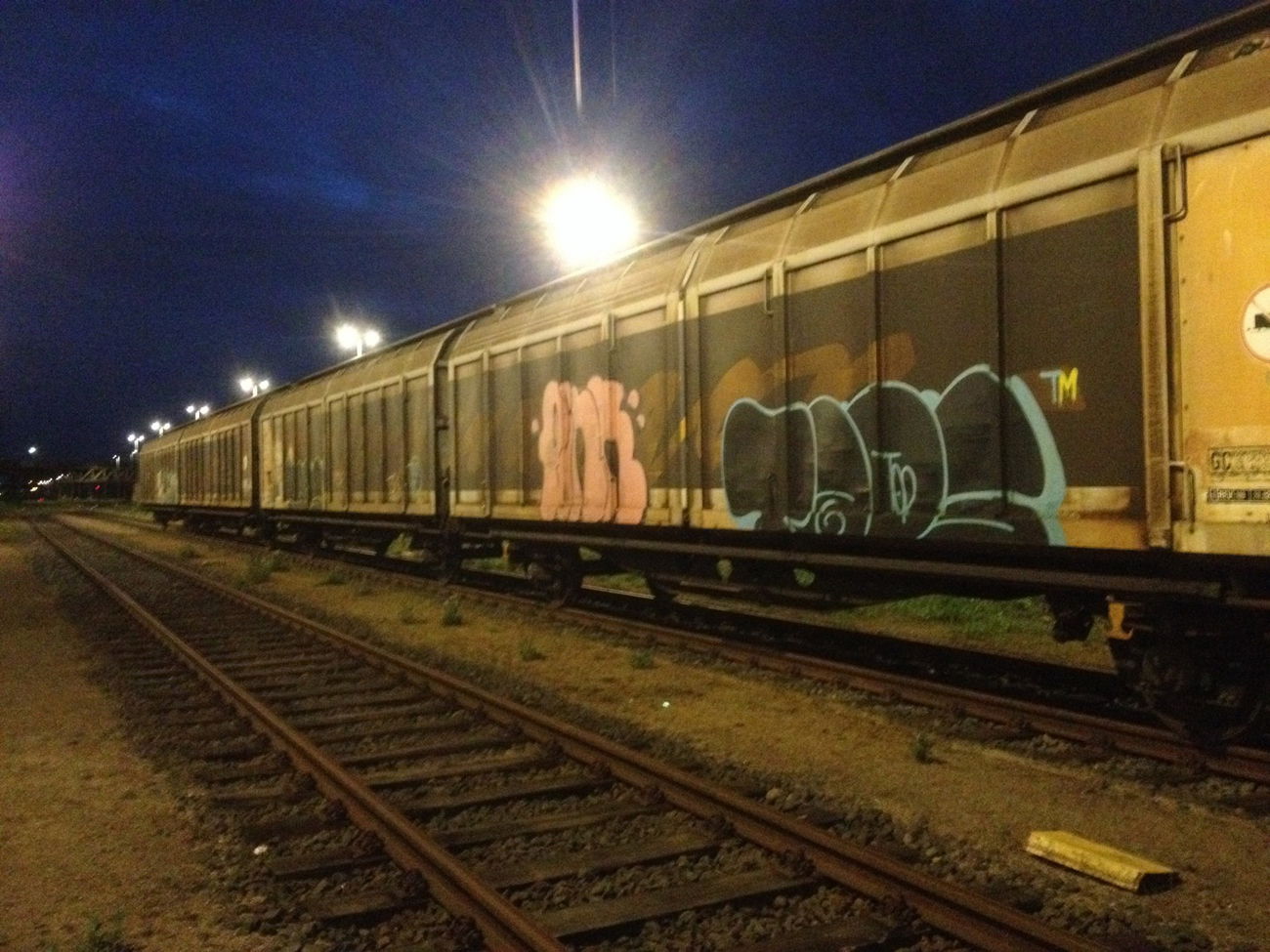 Graffiti Train - Photo by panzerknacker - Taps