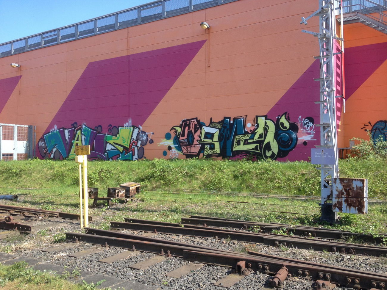 Graffiti Photo by panzerknacker - Vale, Osman, lf