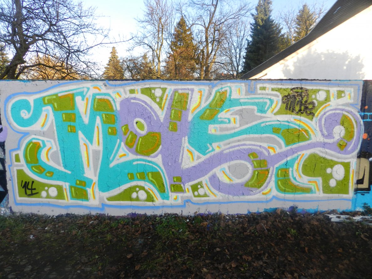 Graffiti Wall - Photo by paradoks