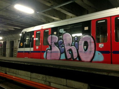 Graffiti Train in Warsaw - Photo by pardonmefrench - warsaw, subway, metro (2014)