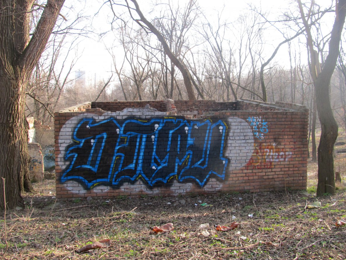 Graffiti Wall - Photo by paren - ????