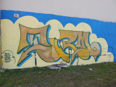 Graffiti Wall in Cottbus - Photo by paulkannnicht - turm, role, veru (2014)