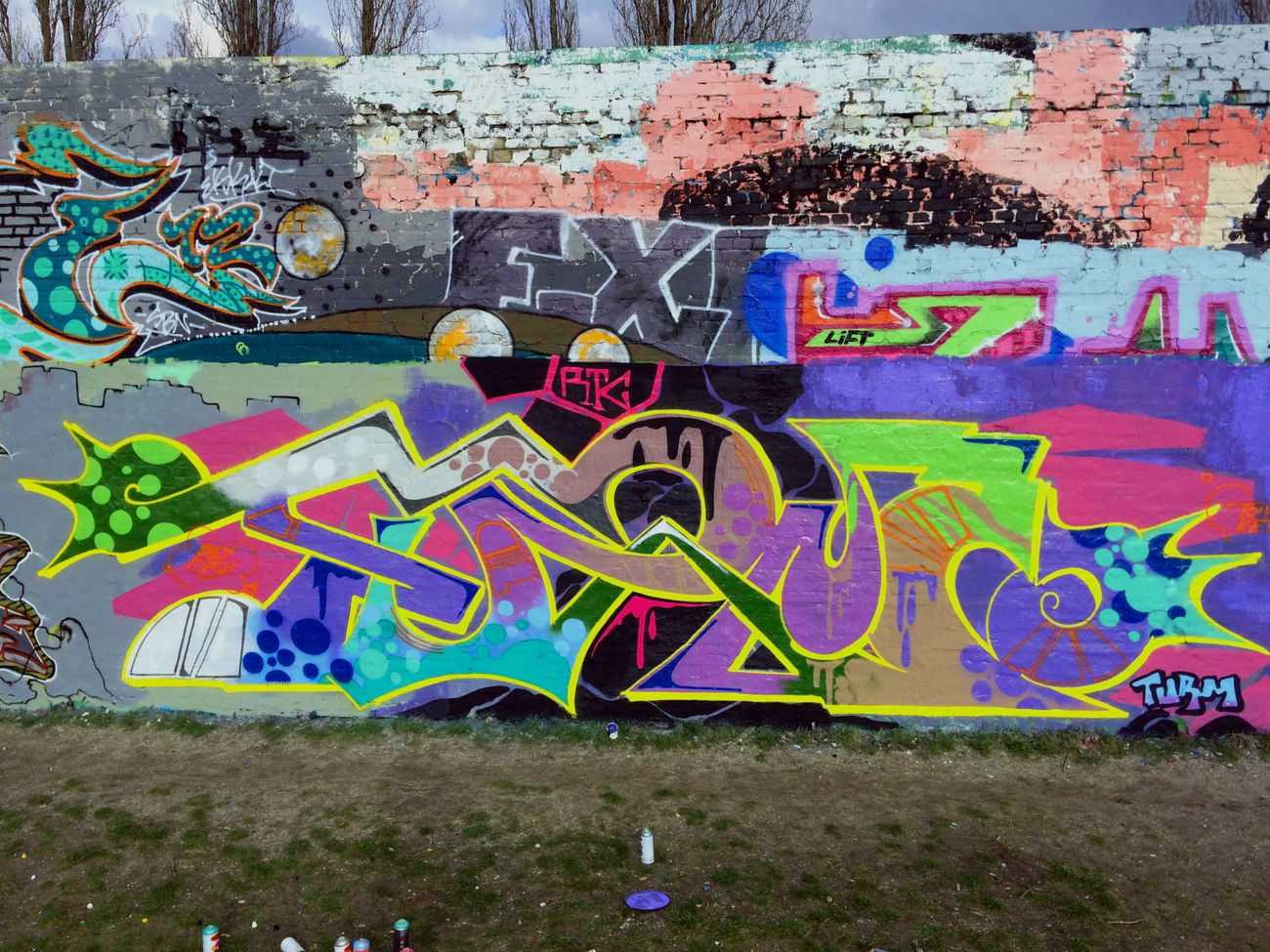Graffiti Wall - Photo by paulkannnicht - berlin, turm, rtc