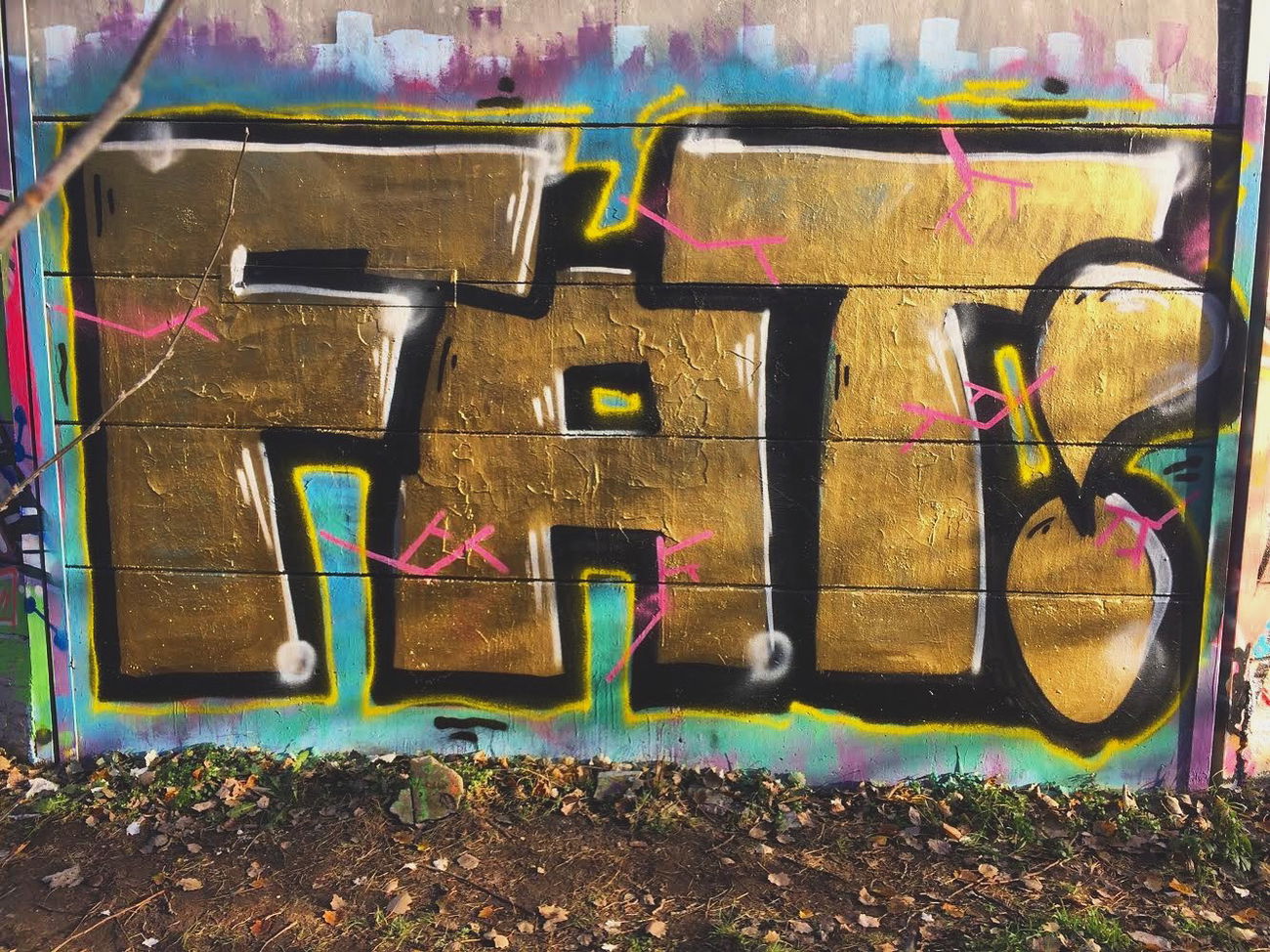 Graffiti Wall - Photo by pazh