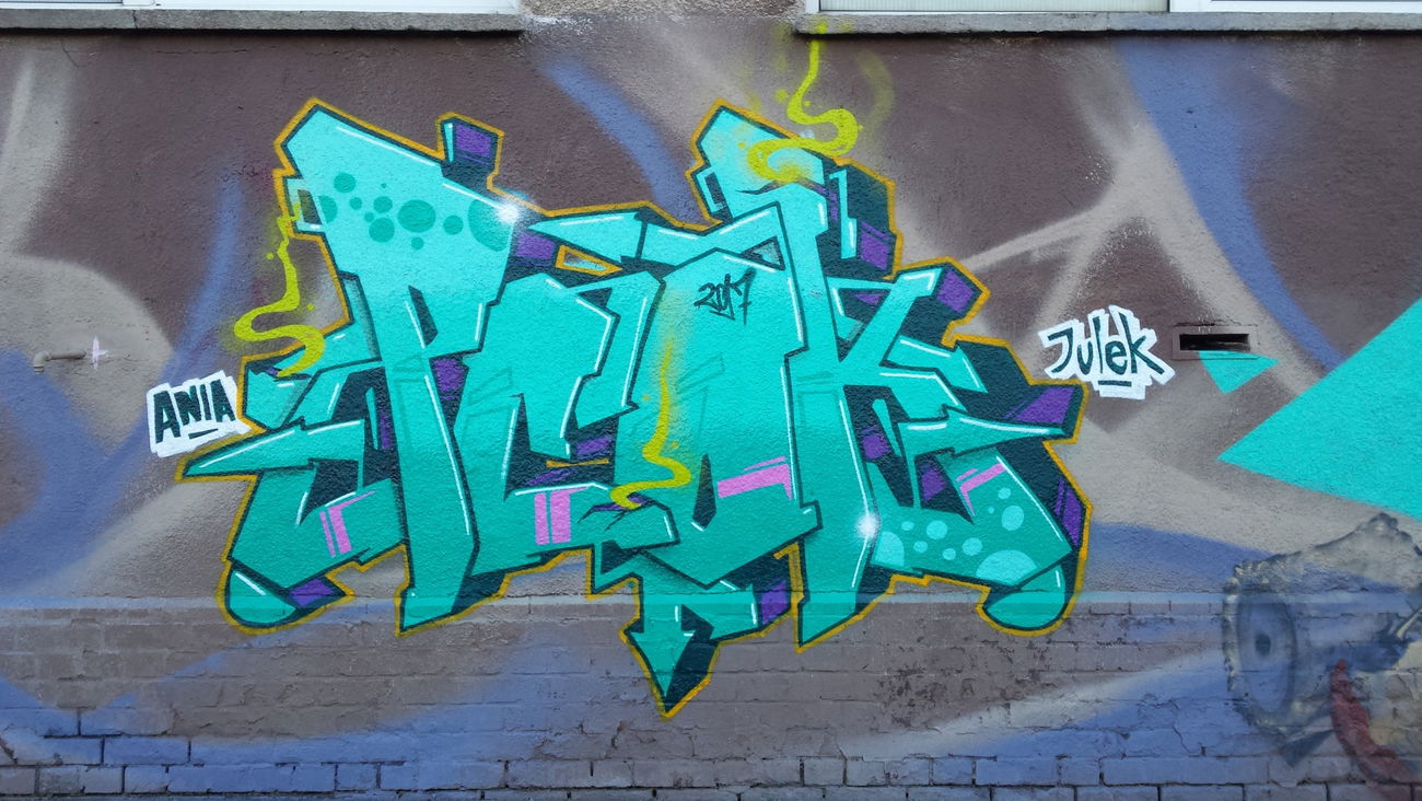 Graffiti Wall - Photo by pcok2 (2017)