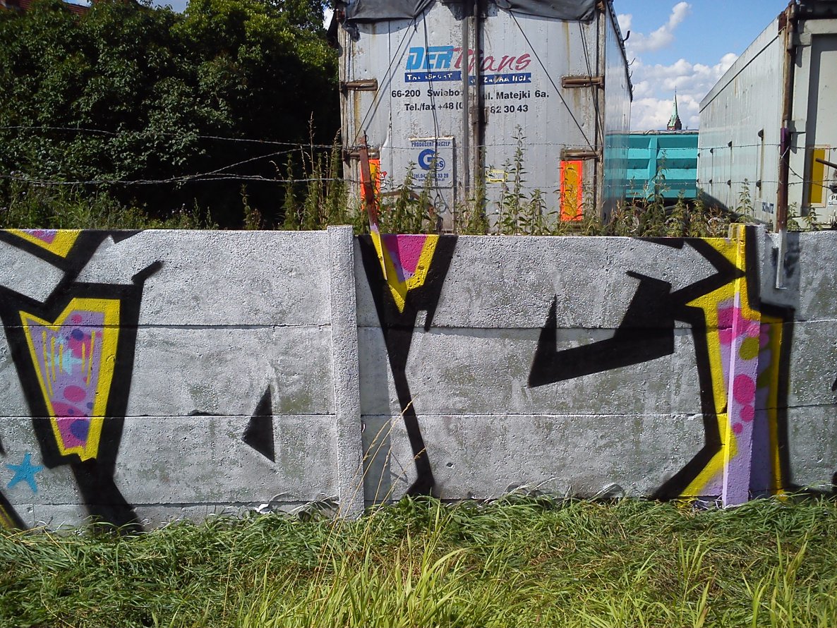 Graffiti Bombing - Photo by pcok2 (2014)