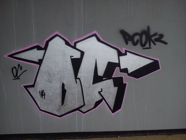 Graffiti Bombing - Photo by pcok2 - oc, pcok2 (2014)