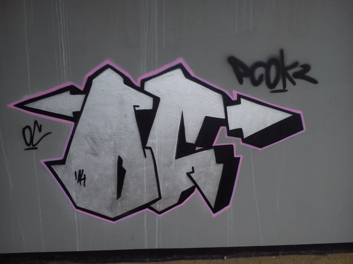 Graffiti Bombing - Photo by pcok2 - oc, pcok2 (2014)
