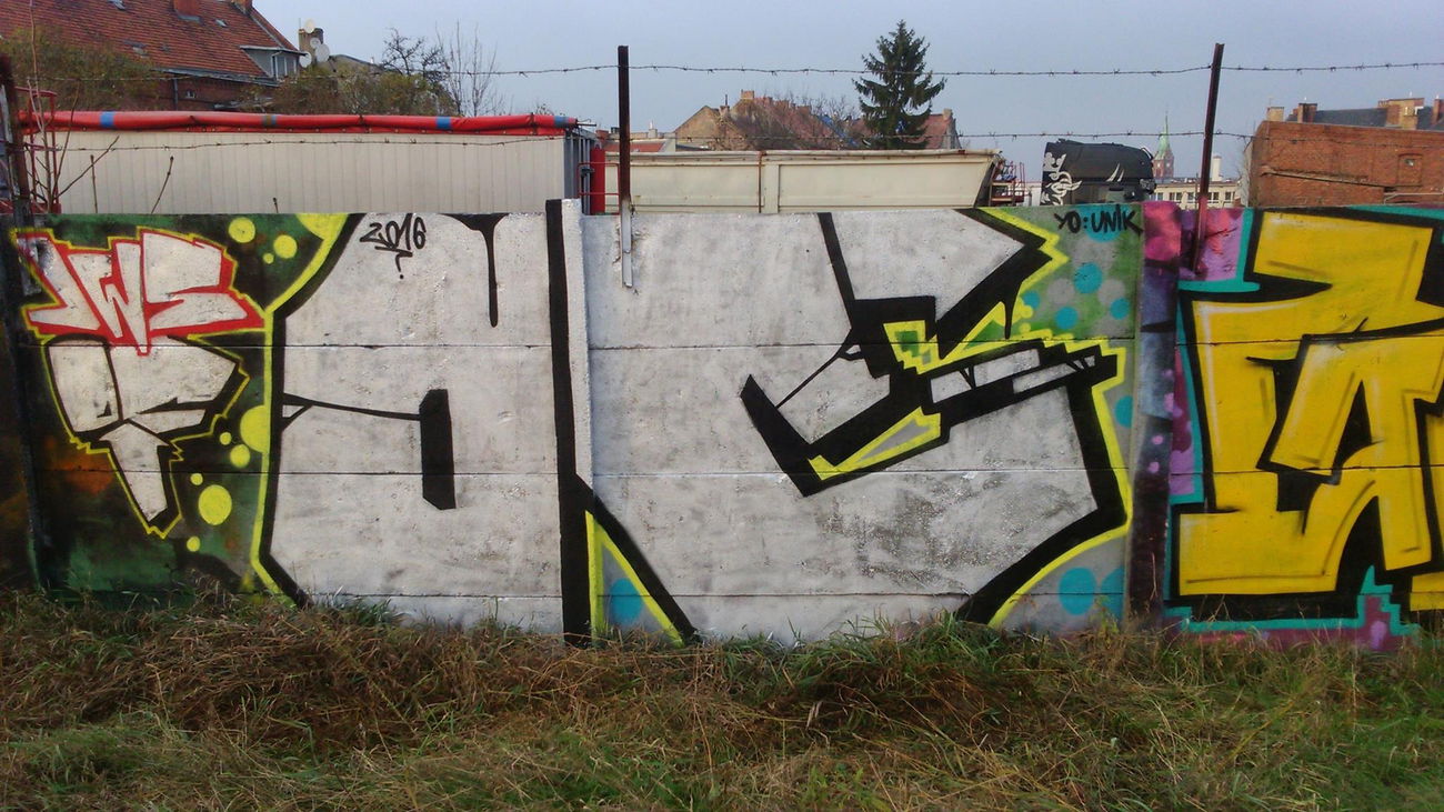 Graffiti Wall - Photo by pcok2 - oc, kru (2016)