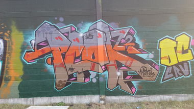 Graffiti Bombing - Photo by pcok2 (2015)