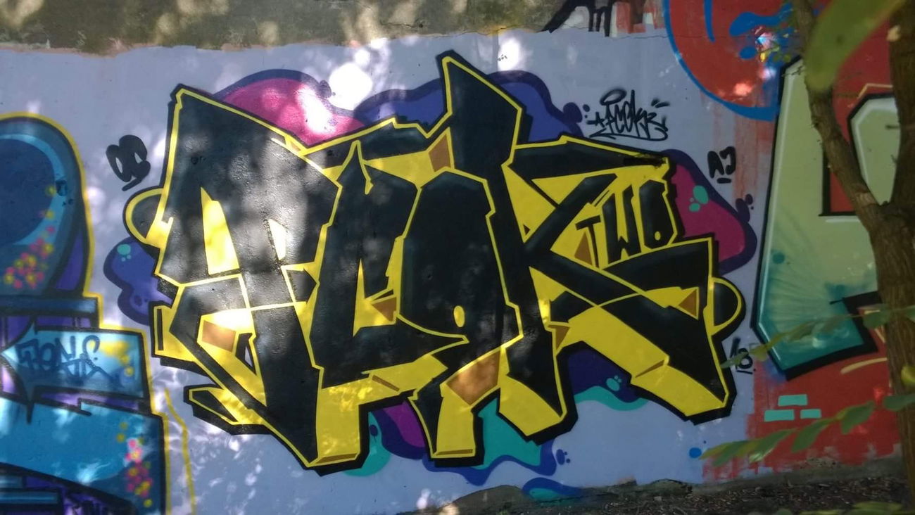 Graffiti Wall - Photo by pcok2 (2018)