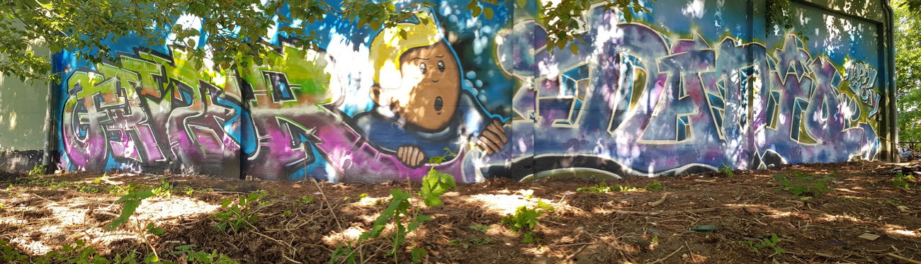 Graffiti Wall - Photo by peacemaker