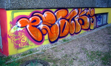 Graffiti Bombing in Texas - Photo by peaks76 - peak7, dga, shc (2015)