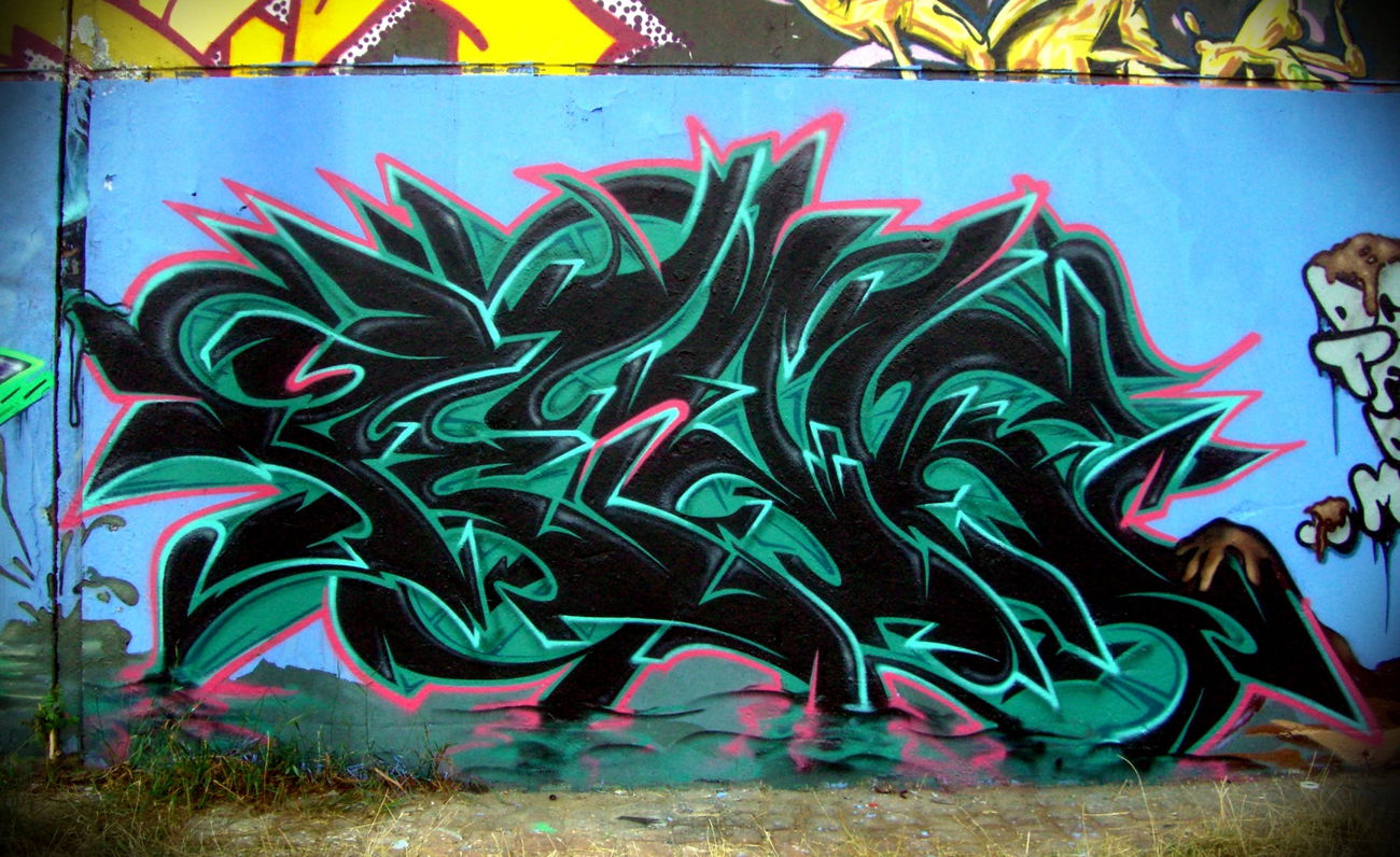 Graffiti Wall in Saarbrücken - Photo by peaks76 - peak7, peaks, dubs (2010)