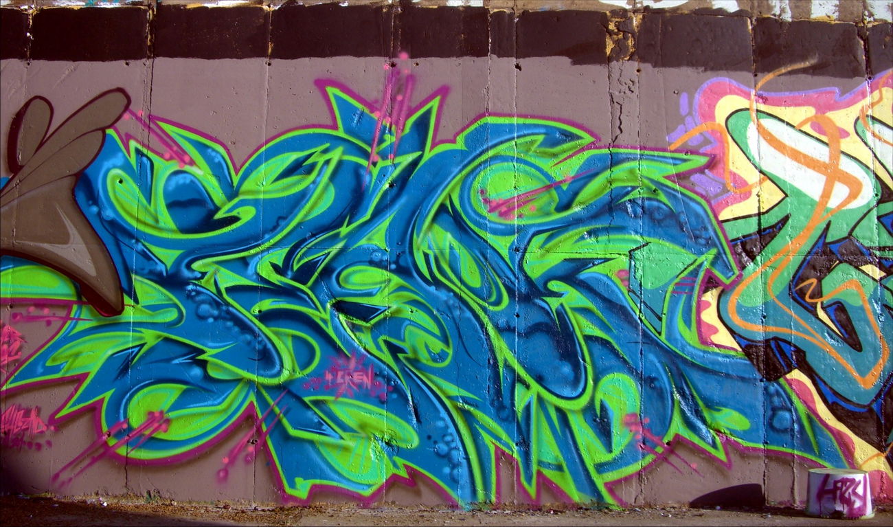 Graffiti Wall in Berlin - Photo by peaks76 - peaks, peak7, cren (2010)