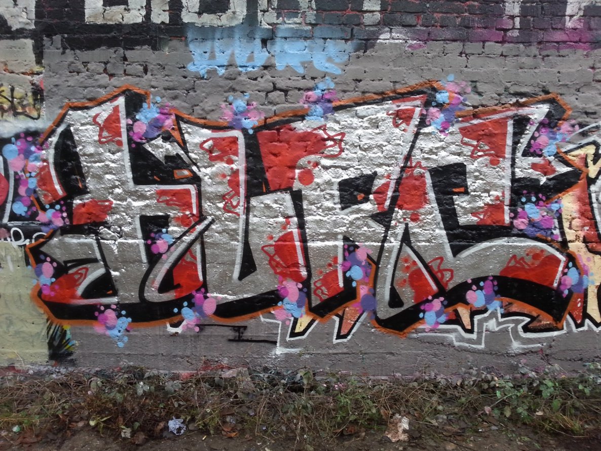 Graffiti Bombing - Photo by pepps - hurc (2014)