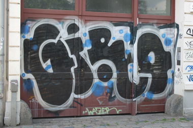 Graffiti Bombing in Leipzig - Photo by pewpew - giro, leipzig
