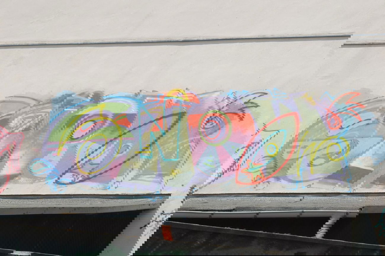 Graffiti Bombing in Leipzig - Photo by pewpew - snow, leipzig, rooftop