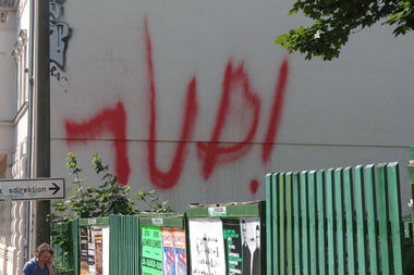 Graffiti Artwork - Photo by pewpew - 1up, leipzig