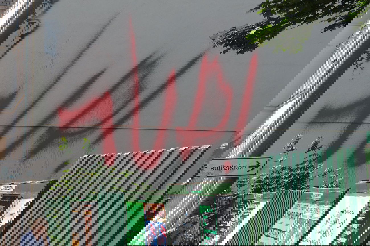 Graffiti Artwork - Photo by pewpew - 1up, leipzig