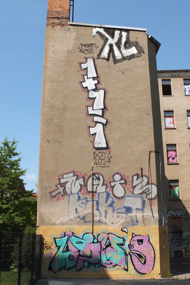 Graffiti Bombing in Leipzig - Photo by pewpew - naiz, roket, xl