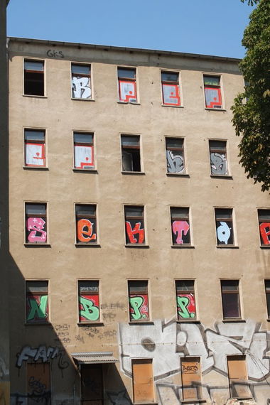 Graffiti Bombing in Leipzig - Photo by pewpew - nbpp, farm, sektor