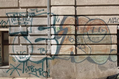 Graffiti Bombing in Leipzig - Photo by pewpew - mucho, tempo, notar