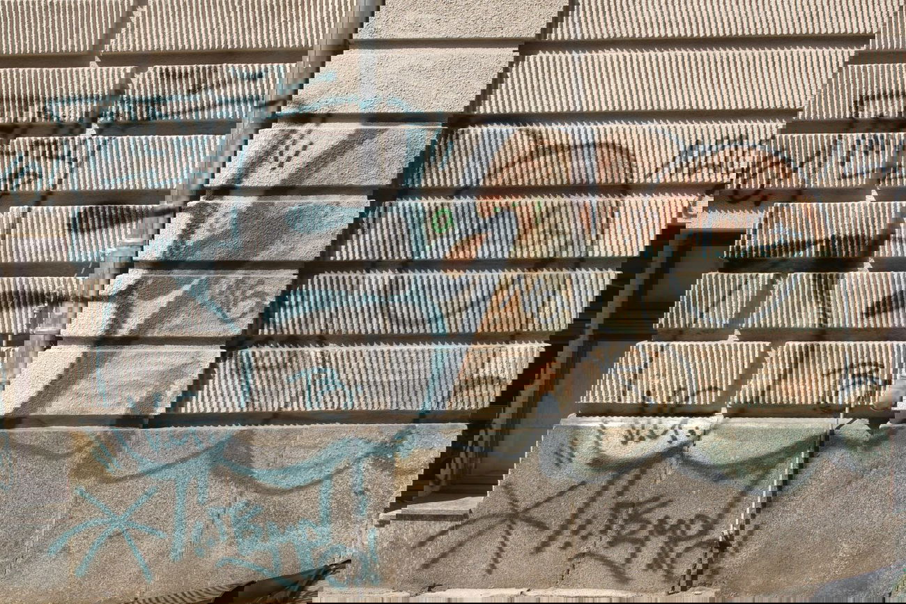 Graffiti Bombing in Leipzig - Photo by pewpew - mucho, tempo, notar