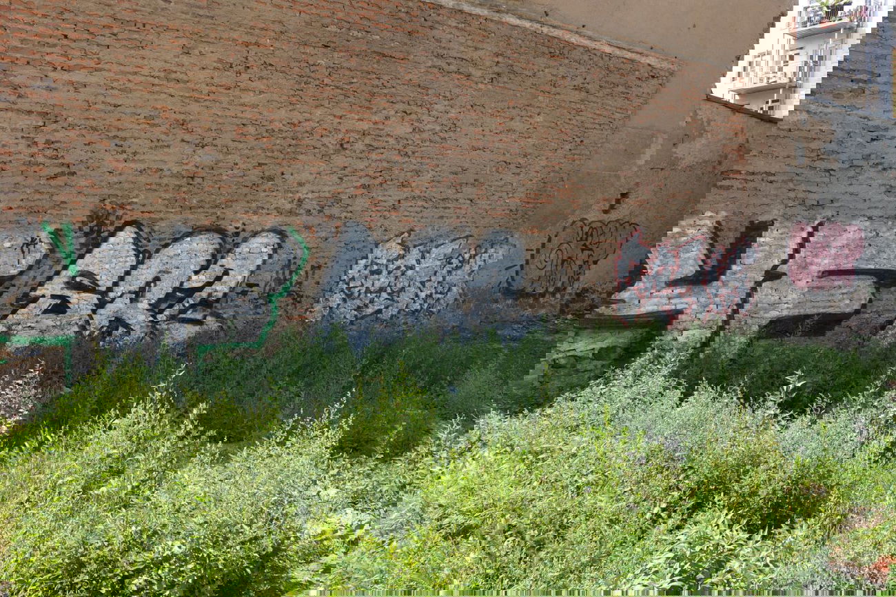 Graffiti Bombing in Leipzig - Photo by pewpew - yf, srl, femik