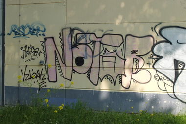 Graffiti Bombing in Leipzig - Photo by pewpew - notar, leipzig
