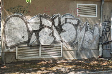 Graffiti Bombing in Leipzig - Photo by pewpew - leipzig