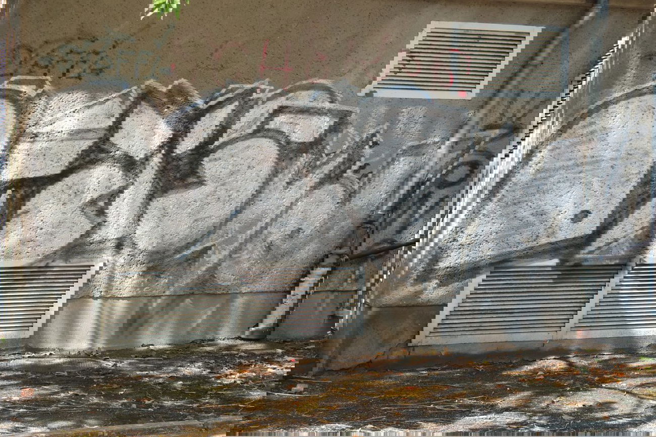 Graffiti Bombing in Leipzig - Photo by pewpew - leipzig