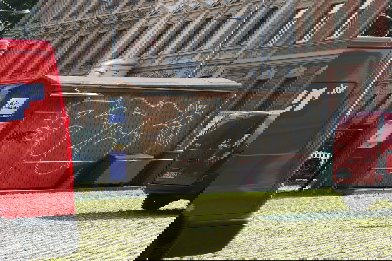 Graffiti Bombing in Leipzig - Photo by pewpew - resko, outlines, leipzig