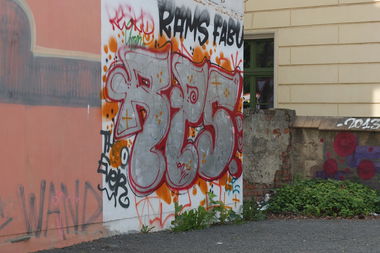 Graffiti Bombing in Leipzig - Photo by pewpew - resko, leipzig