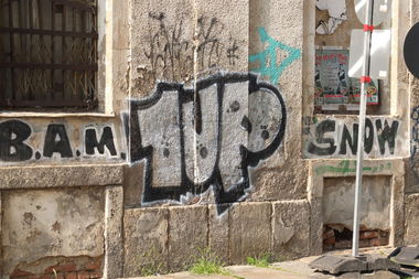 Graffiti Bombing in Leipzig - Photo by pewpew - 1up, snow, leipzig