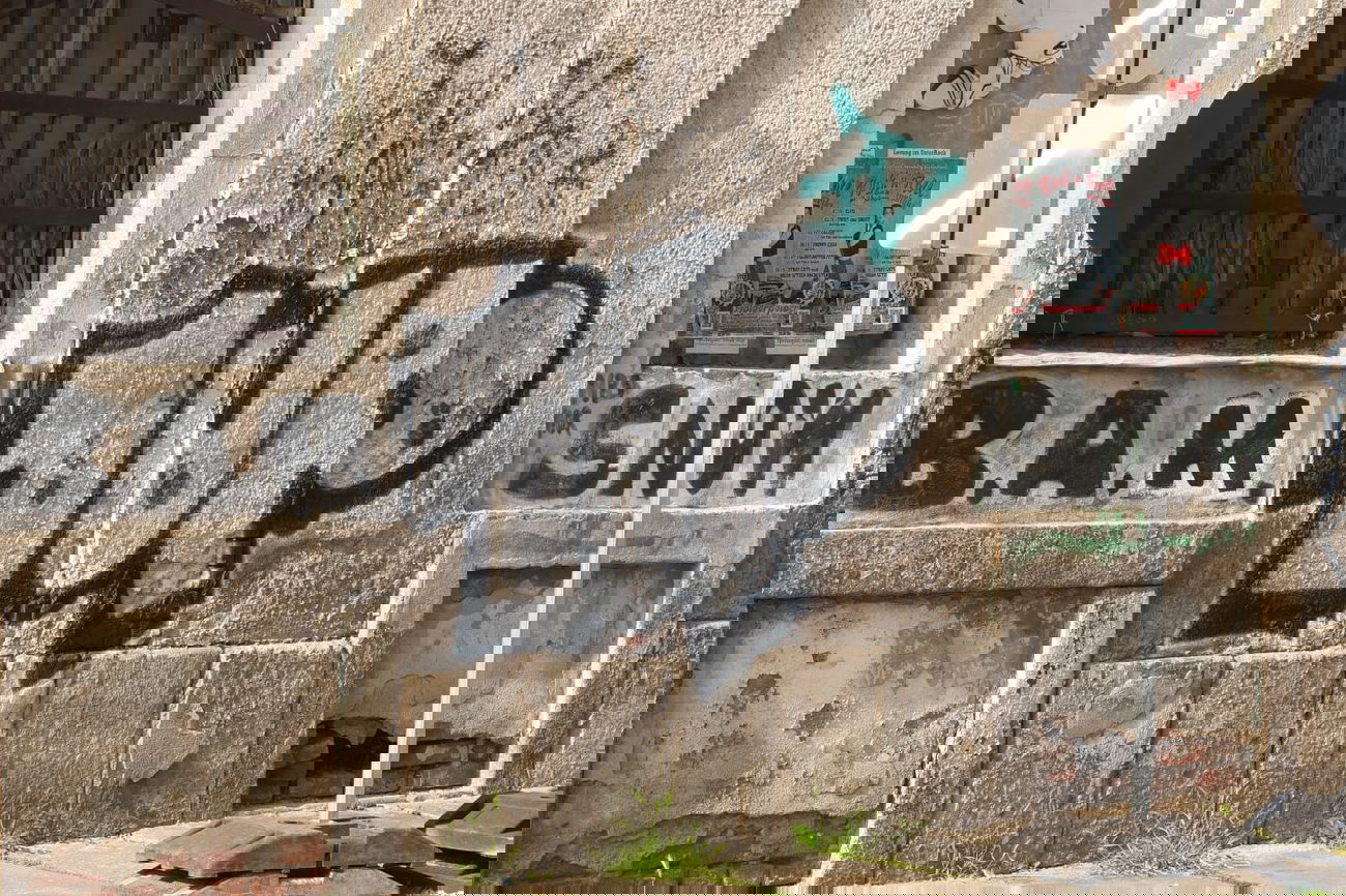 Graffiti Bombing in Leipzig - Photo by pewpew - 1up, snow, leipzig