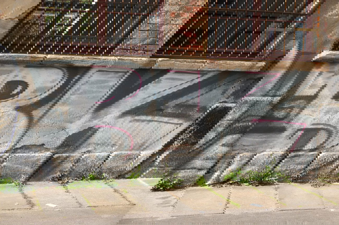 Graffiti Bombing in Leipzig - Photo by pewpew - bk., leipzig